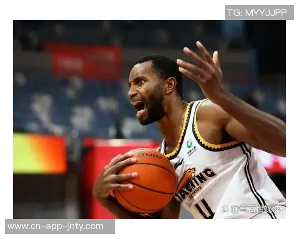 前辽宁三冠外援弗格正式加盟上海队开启新篇章