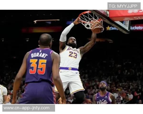 骑士球员创下NBA历史新纪录每场至少命中10记三分球的壮举